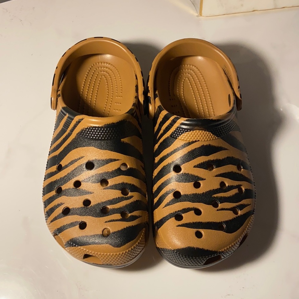 Crocs classic animal print brown M7/W9